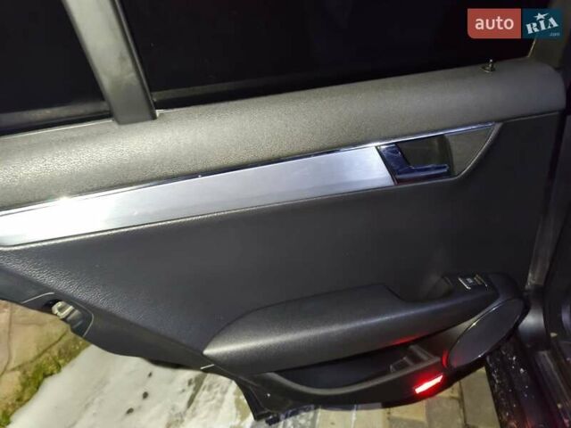 Серый Мерседес Ц-Класс, объемом двигателя 3 л и пробегом 198 тыс. км за 9999 $, фото 10 на Automoto.ua