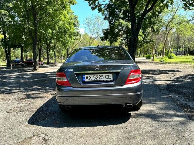Сірий Мерседес Ц-Клас, об'ємом двигуна 3 л та пробігом 256 тис. км за 9200 $, фото 5 на Automoto.ua