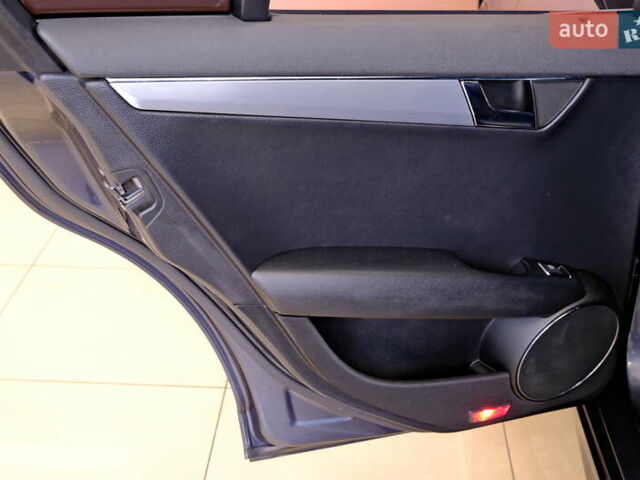 Сірий Мерседес Ц-Клас, об'ємом двигуна 3 л та пробігом 198 тис. км за 8900 $, фото 28 на Automoto.ua