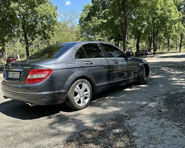 Сірий Мерседес Ц-Клас, об'ємом двигуна 3 л та пробігом 256 тис. км за 9300 $, фото 3 на Automoto.ua