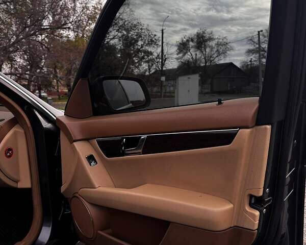 Сірий Мерседес Ц-Клас, об'ємом двигуна 3 л та пробігом 300 тис. км за 11000 $, фото 18 на Automoto.ua