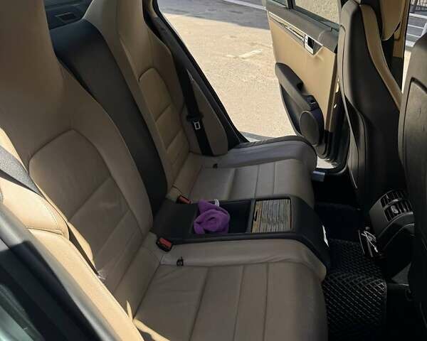 Серый Мерседес Ц-Класс, объемом двигателя 1.8 л и пробегом 270 тыс. км за 8000 $, фото 16 на Automoto.ua