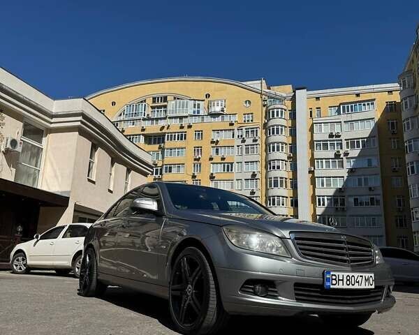 Сірий Мерседес Ц-Клас, об'ємом двигуна 1.8 л та пробігом 255 тис. км за 8000 $, фото 4 на Automoto.ua