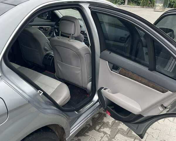 Серый Мерседес Ц-Класс, объемом двигателя 2.98 л и пробегом 270 тыс. км за 10000 $, фото 25 на Automoto.ua