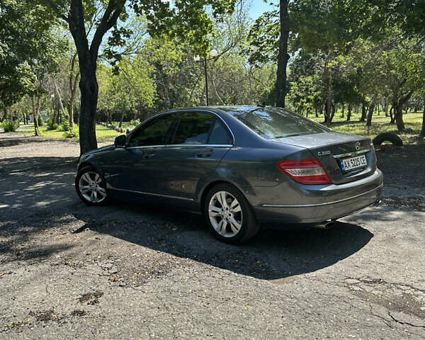 Сірий Мерседес Ц-Клас, об'ємом двигуна 3 л та пробігом 256 тис. км за 9300 $, фото 6 на Automoto.ua