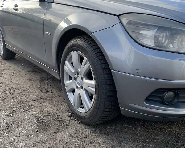 Серый Мерседес Ц-Класс, объемом двигателя 1.8 л и пробегом 270 тыс. км за 8000 $, фото 27 на Automoto.ua