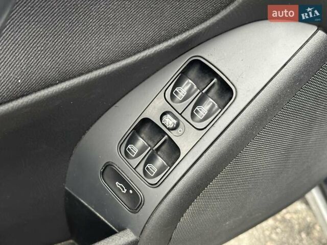 Сірий Мерседес Ц-Клас, об'ємом двигуна 1.8 л та пробігом 217 тис. км за 6190 $, фото 17 на Automoto.ua