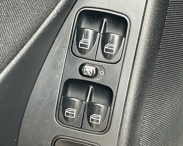 Сірий Мерседес Ц-Клас, об'ємом двигуна 1.8 л та пробігом 215 тис. км за 7200 $, фото 16 на Automoto.ua