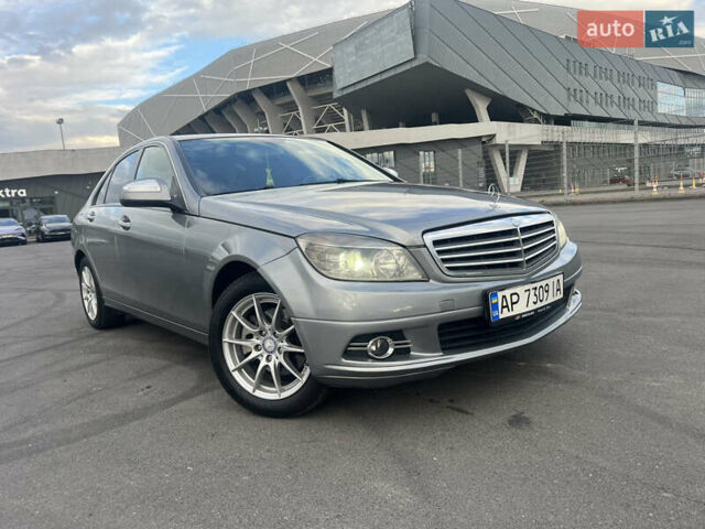 Сірий Мерседес Ц-Клас, об'ємом двигуна 1.8 л та пробігом 257 тис. км за 7500 $, фото 8 на Automoto.ua