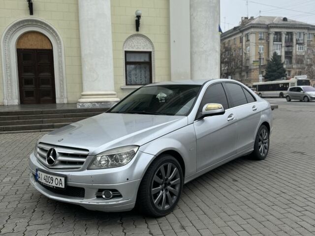 Серый Мерседес Ц-Класс, объемом двигателя 2.1 л и пробегом 300 тыс. км за 7200 $, фото 2 на Automoto.ua