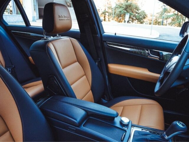 Сірий Мерседес Ц-Клас, об'ємом двигуна 1.8 л та пробігом 211 тис. км за 10500 $, фото 1 на Automoto.ua