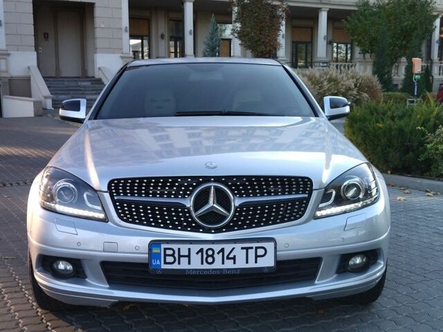 Серый Мерседес Ц-Класс, объемом двигателя 1.8 л и пробегом 220 тыс. км за 9000 $, фото 1 на Automoto.ua