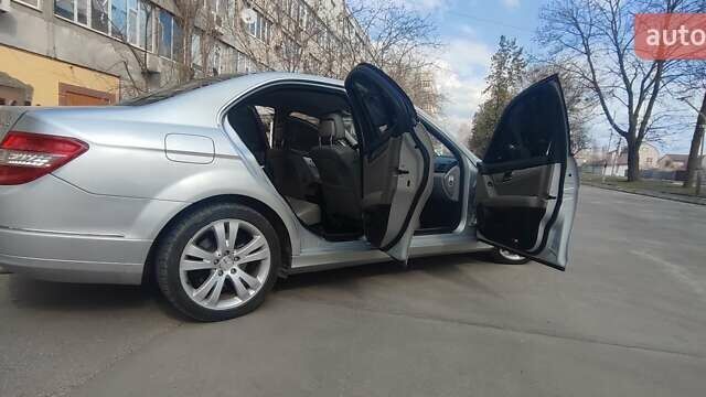 Сірий Мерседес Ц-Клас, об'ємом двигуна 3 л та пробігом 301 тис. км за 9500 $, фото 9 на Automoto.ua