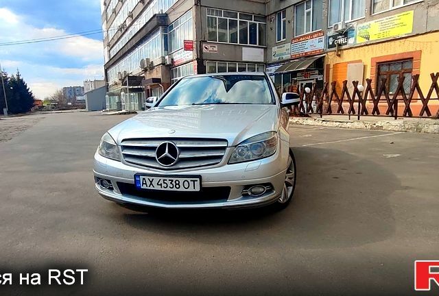 Сірий Мерседес Ц-Клас, об'ємом двигуна 3 л та пробігом 304 тис. км за 7500 $, фото 1 на Automoto.ua
