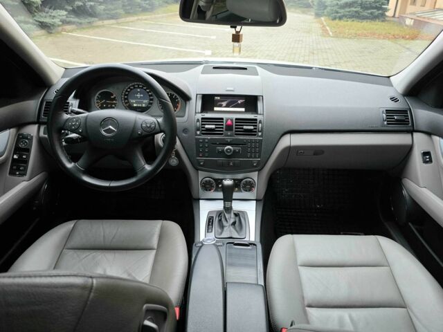 Серый Мерседес Ц-Класс, объемом двигателя 3 л и пробегом 190 тыс. км за 8200 $, фото 20 на Automoto.ua