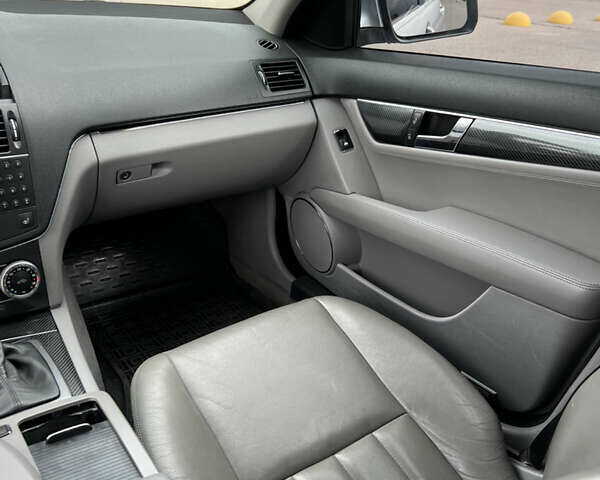 Серый Мерседес Ц-Класс, объемом двигателя 1.8 л и пробегом 226 тыс. км за 9000 $, фото 14 на Automoto.ua