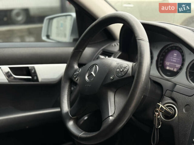 Сірий Мерседес Ц-Клас, об'ємом двигуна 2.15 л та пробігом 414 тис. км за 8650 $, фото 9 на Automoto.ua