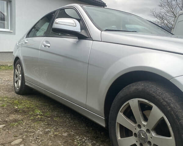 Сірий Мерседес Ц-Клас, об'ємом двигуна 2.15 л та пробігом 300 тис. км за 8600 $, фото 3 на Automoto.ua