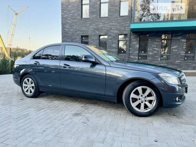 Сірий Мерседес Ц-Клас, об'ємом двигуна 2.15 л та пробігом 300 тис. км за 10800 $, фото 2 на Automoto.ua