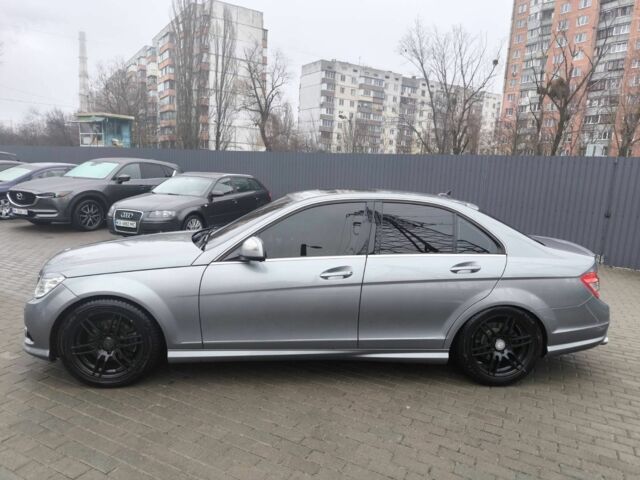 Серый Мерседес Ц-Класс, объемом двигателя 3 л и пробегом 230 тыс. км за 9000 $, фото 3 на Automoto.ua