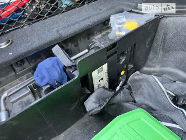 Сірий Мерседес Ц-Клас, об'ємом двигуна 2.15 л та пробігом 300 тис. км за 10800 $, фото 47 на Automoto.ua