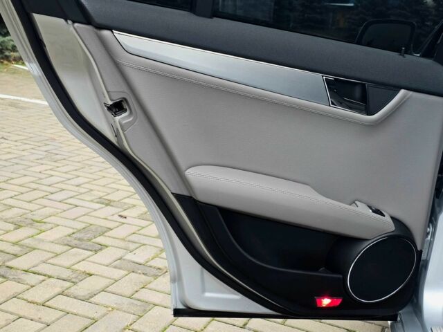 Серый Мерседес Ц-Класс, объемом двигателя 3 л и пробегом 190 тыс. км за 8200 $, фото 15 на Automoto.ua