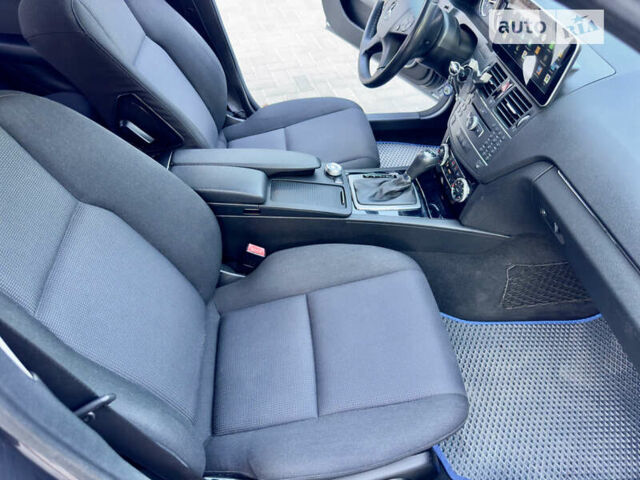 Сірий Мерседес Ц-Клас, об'ємом двигуна 2.15 л та пробігом 300 тис. км за 10800 $, фото 39 на Automoto.ua