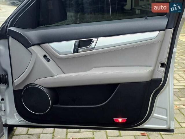 Сірий Мерседес Ц-Клас, об'ємом двигуна 3 л та пробігом 190 тис. км за 8200 $, фото 22 на Automoto.ua