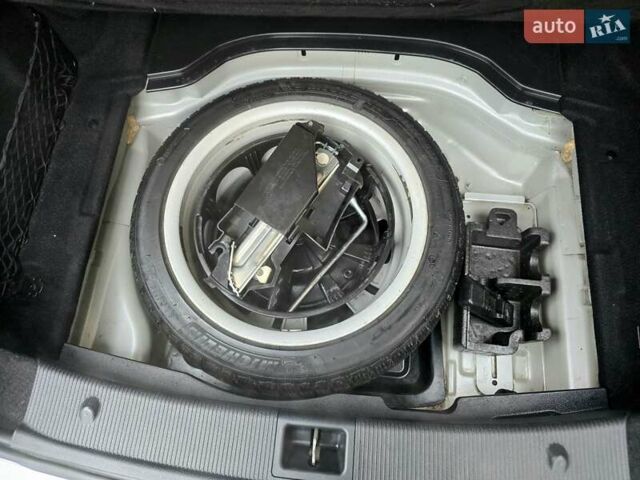 Сірий Мерседес Ц-Клас, об'ємом двигуна 3 л та пробігом 190 тис. км за 8200 $, фото 16 на Automoto.ua