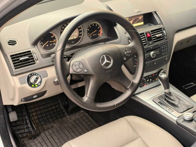 Серый Мерседес Ц-Класс, объемом двигателя 3 л и пробегом 190 тыс. км за 8200 $, фото 7 на Automoto.ua