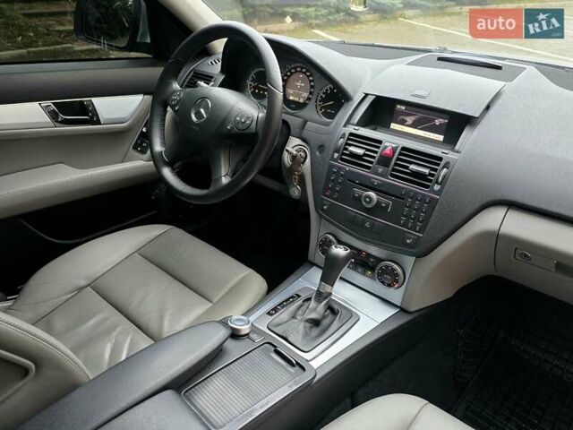 Сірий Мерседес Ц-Клас, об'ємом двигуна 3 л та пробігом 190 тис. км за 8200 $, фото 24 на Automoto.ua