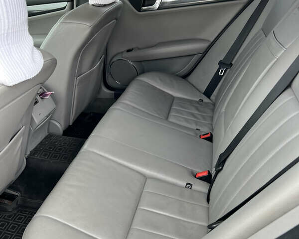 Серый Мерседес Ц-Класс, объемом двигателя 1.8 л и пробегом 226 тыс. км за 9000 $, фото 13 на Automoto.ua