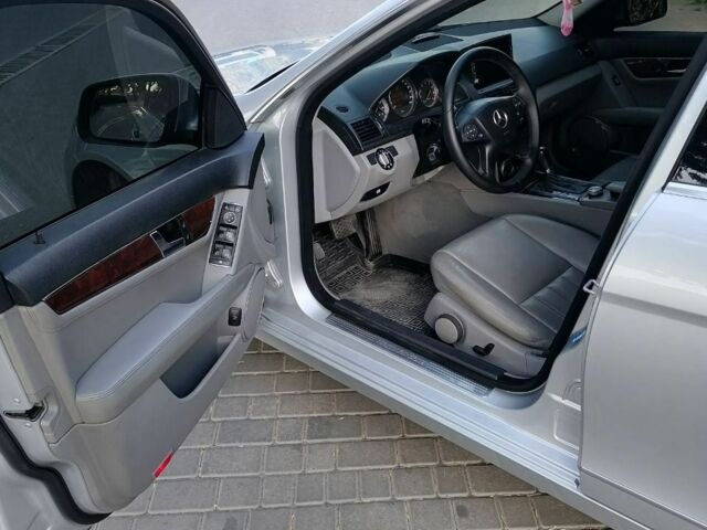 Серый Мерседес Ц-Класс, объемом двигателя 1.8 л и пробегом 220 тыс. км за 9000 $, фото 12 на Automoto.ua