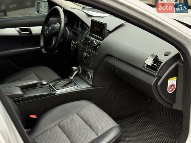 Сірий Мерседес Ц-Клас, об'ємом двигуна 2.15 л та пробігом 414 тис. км за 8650 $, фото 6 на Automoto.ua