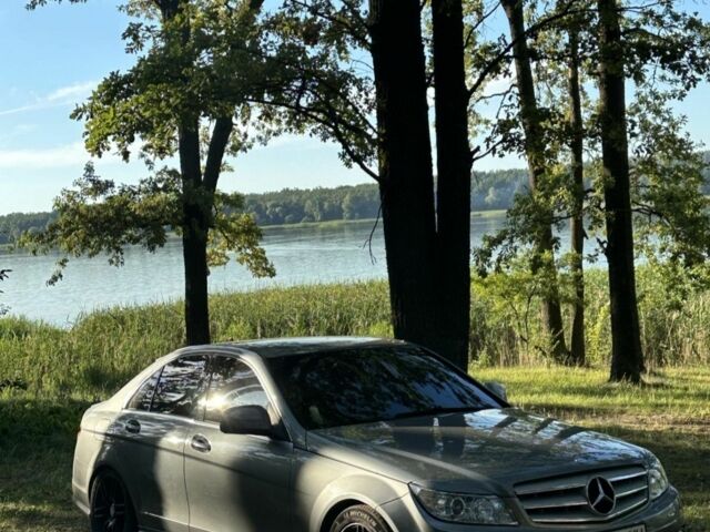 Серый Мерседес Ц-Класс, объемом двигателя 3 л и пробегом 230 тыс. км за 9000 $, фото 7 на Automoto.ua