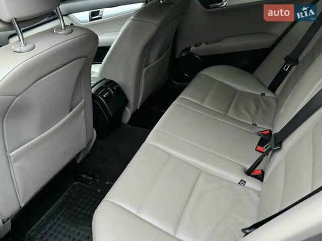 Сірий Мерседес Ц-Клас, об'ємом двигуна 3 л та пробігом 190 тис. км за 8200 $, фото 18 на Automoto.ua