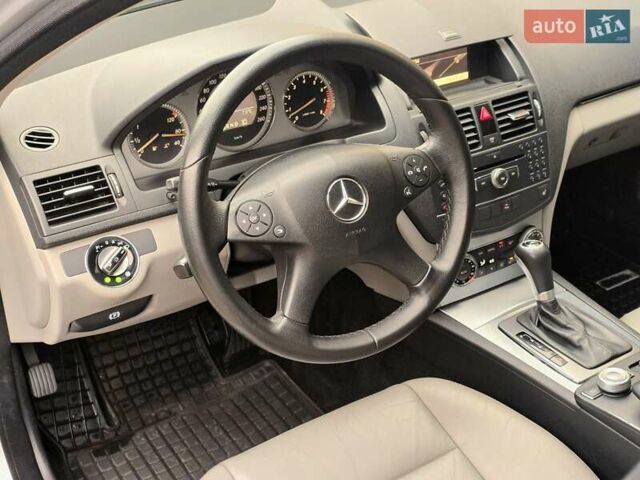 Серый Мерседес Ц-Класс, объемом двигателя 0 л и пробегом 190 тыс. км за 8200 $, фото 7 на Automoto.ua