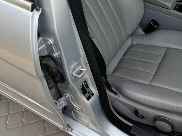 Серый Мерседес Ц-Класс, объемом двигателя 1.8 л и пробегом 220 тыс. км за 9000 $, фото 13 на Automoto.ua