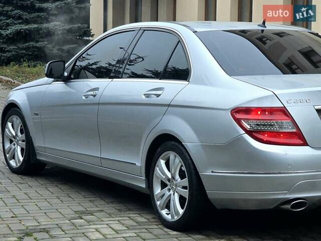 Сірий Мерседес Ц-Клас, об'ємом двигуна 3 л та пробігом 190 тис. км за 8200 $, фото 1 на Automoto.ua