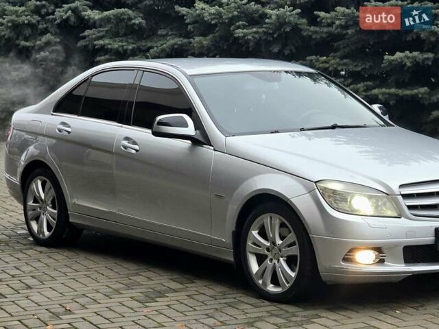 Серый Мерседес Ц-Класс, объемом двигателя 3 л и пробегом 190 тыс. км за 8200 $, фото 3 на Automoto.ua