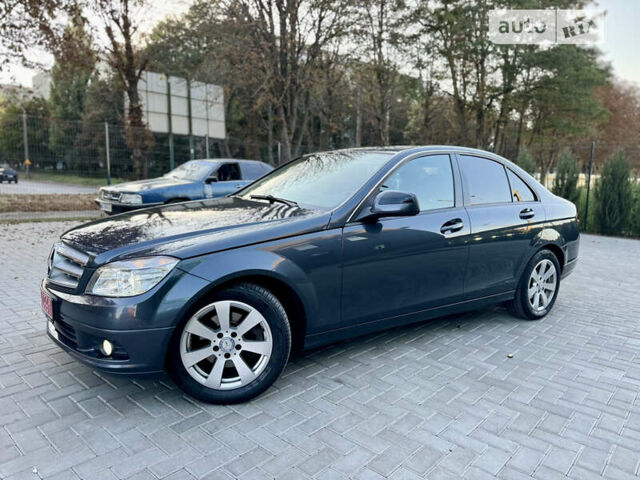 Сірий Мерседес Ц-Клас, об'ємом двигуна 2.15 л та пробігом 300 тис. км за 10800 $, фото 4 на Automoto.ua