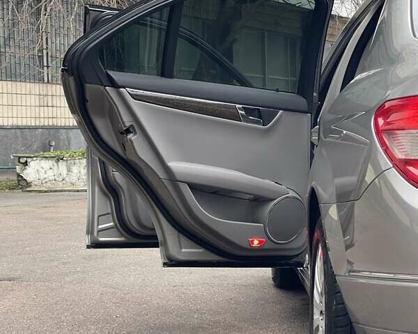 Серый Мерседес Ц-Класс, объемом двигателя 1.8 л и пробегом 188 тыс. км за 9200 $, фото 8 на Automoto.ua