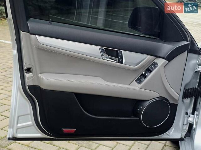 Серый Мерседес Ц-Класс, объемом двигателя 0 л и пробегом 190 тыс. км за 8200 $, фото 6 на Automoto.ua