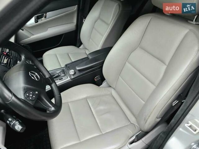 Серый Мерседес Ц-Класс, объемом двигателя 3 л и пробегом 190 тыс. км за 8200 $, фото 9 на Automoto.ua