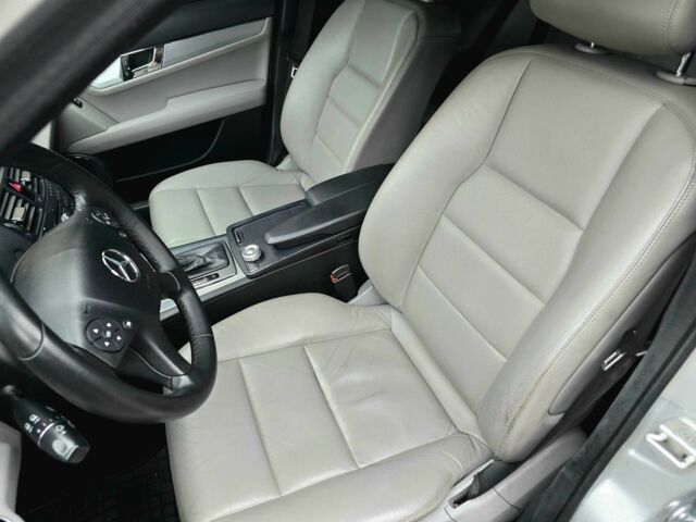 Серый Мерседес Ц-Класс, объемом двигателя 3 л и пробегом 190 тыс. км за 8200 $, фото 9 на Automoto.ua