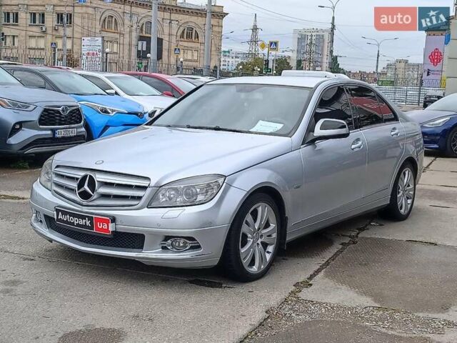 Сірий Мерседес Ц-Клас, об'ємом двигуна 3 л та пробігом 305 тис. км за 8690 $, фото 2 на Automoto.ua