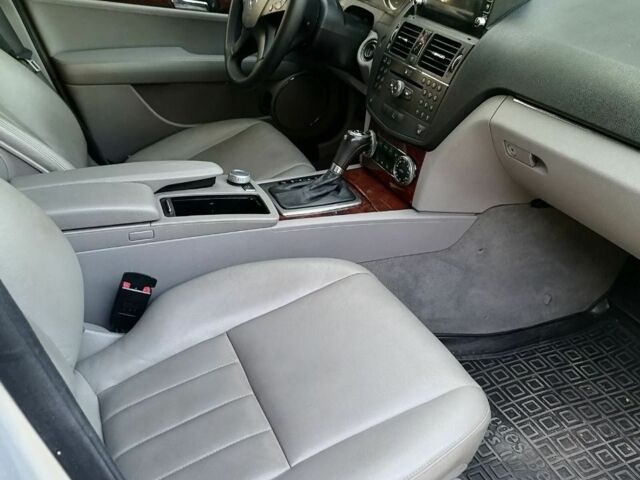 Серый Мерседес Ц-Класс, объемом двигателя 1.8 л и пробегом 220 тыс. км за 9000 $, фото 16 на Automoto.ua