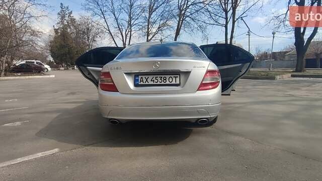 Сірий Мерседес Ц-Клас, об'ємом двигуна 3 л та пробігом 301 тис. км за 9500 $, фото 5 на Automoto.ua