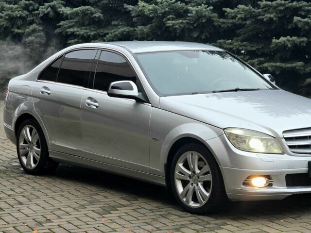 Серый Мерседес Ц-Класс, объемом двигателя 3 л и пробегом 190 тыс. км за 8200 $, фото 3 на Automoto.ua