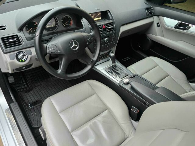 Серый Мерседес Ц-Класс, объемом двигателя 3 л и пробегом 190 тыс. км за 8200 $, фото 8 на Automoto.ua